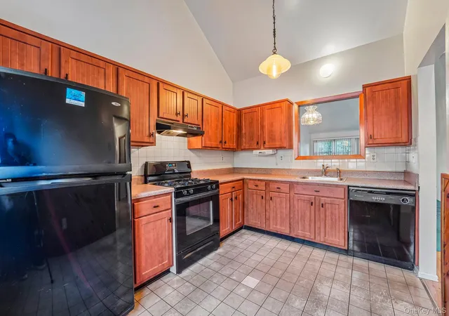 Listing Photo 3 - Condo for sale in building located at 135 W Nyack Rd, Clarkstown, NY 10954 - Unit #118