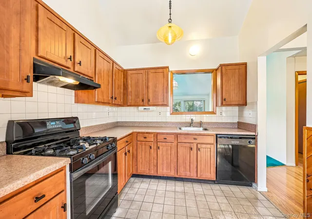 Listing Photo 4 - Condo for sale in building located at 135 W Nyack Rd, Clarkstown, NY 10954 - Unit #118