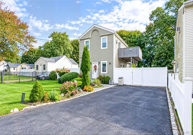 Photo 2 of Single family home for sale at 73 Lynbrook Dr, Brookhaven, NY 11951 | MLS# 1058554 | Listing updated on 2026-10-07