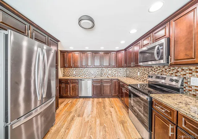 Photo 4 of Single family home for sale at 27 Lehigh Ln, Brookhaven, NY 11738 | MLS# 1058608 | Listing updated on 2026-10-06