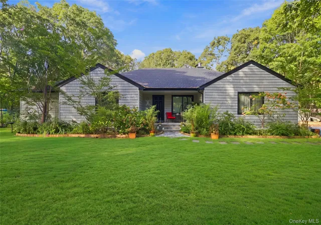 Photo 1 of Single family home for sale at 7 Bridle Path, Southampton, NY 11978 | MLS# 1058621 | Listing updated on 2026-10-08