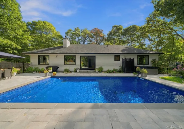 Photo 2 of Single family home for sale at 7 Bridle Path, Southampton, NY 11978 | MLS# 1058621 | Listing updated on 2026-10-08
