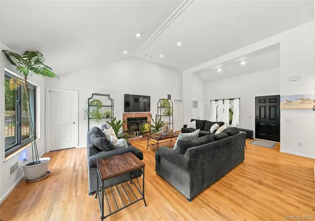 Photo 4 of Single family home for sale at 7 Bridle Path, Southampton, NY 11978 | MLS# 1058621 | Listing updated on 2026-10-08