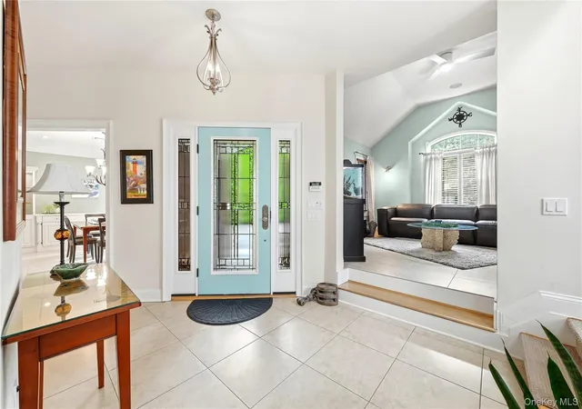 Photo 4 of Single family home for sale at 19 Judith Pl, East Islip, NY 11730 | MLS# 1058631 | Listing updated on 2026-10-07
