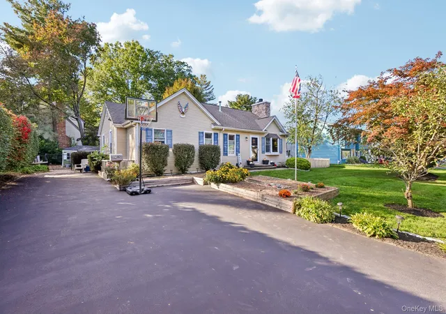 Photo 3 of Single family home for sale at 82 Medway Ave, Clarkstown, NY 10920 | MLS# 1058665 | Listing updated on 2026-10-11