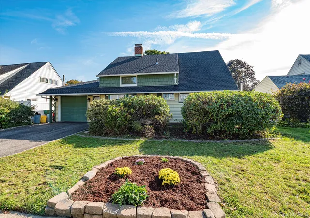 Photo 2 of Single family home for sale at 32 Swing Ln, Hempstead, NY 11756 | MLS# 1058672 | Listing updated on 2026-10-07