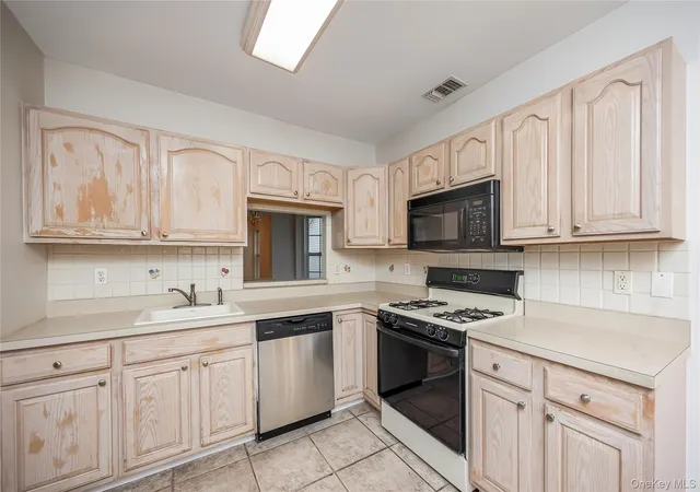 Photo 4 of Condo for sale at 14 Sophia Dr, Middle Island, NY 11953 | MLS# 1058675 | Listing updated on 2026-10-08