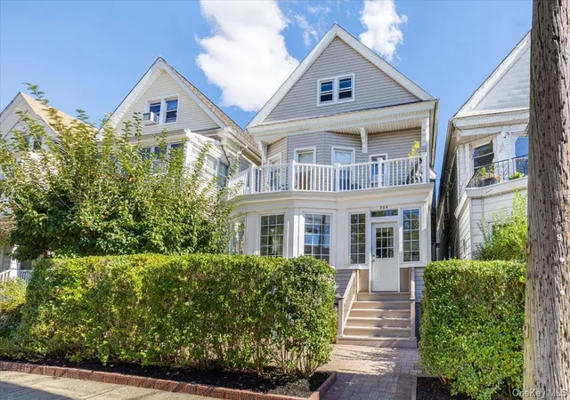Listing Photo 1 - Condo for sale in building located at 204 Voss Ave, Yonkers, NY 10703