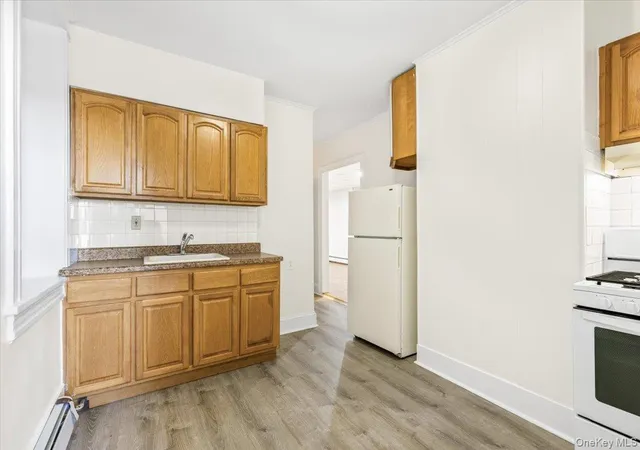 Listing Photo 4 - Condo for sale in building located at 204 Voss Ave, Yonkers, NY 10703
