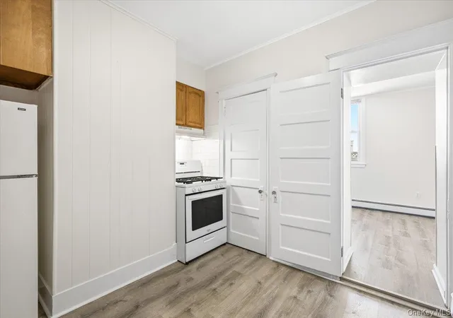 Listing Photo 5 - Condo for sale in building located at 204 Voss Ave, Yonkers, NY 10703