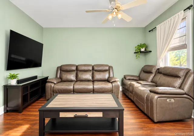 Listing Photo 4 - Condo for sale in building located at 4907 67th St, New York, NY 11377
