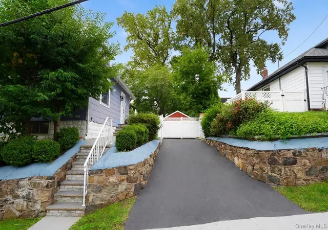 Photo 3 of Single family home for sale at 230 Lindenwood Rd, New York, NY 10308 | MLS# 1058703 | Listing updated on 2026-10-06