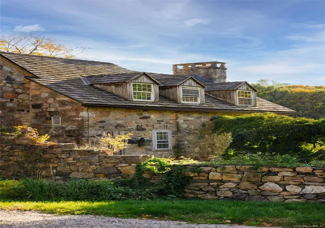 Photo 2 of Single family home for sale at 422 Mt Holly Rd, Katonah, NY 10536 | MLS# 1058707 | Listing updated on 2026-10-08