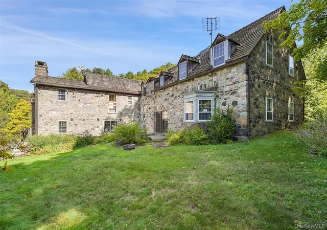 Photo 3 of Single family home for sale at 422 Mt Holly Rd, Katonah, NY 10536 | MLS# 1058707 | Listing updated on 2026-10-08