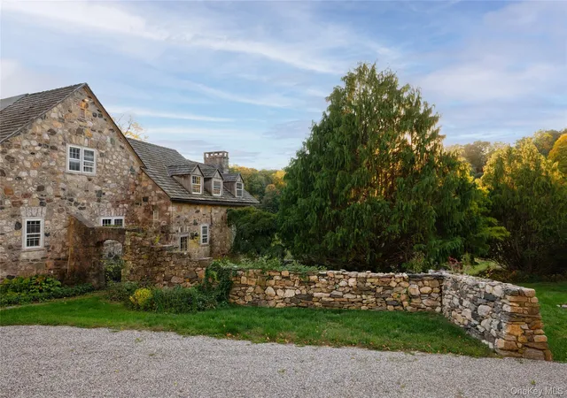 Photo 3 of Single family home for sale at 422 Mt Holly Rd, Katonah, NY 10536 | MLS# 1058707 | Listing updated on 2026-10-08