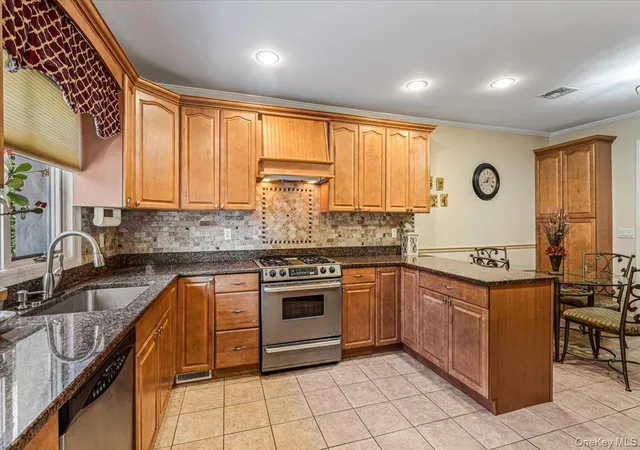 Photo 3 of Single family home for sale at 22 Clover Ave, Floral Park, NY 11001 | MLS# 1058714 | Listing updated on 2026-10-08
