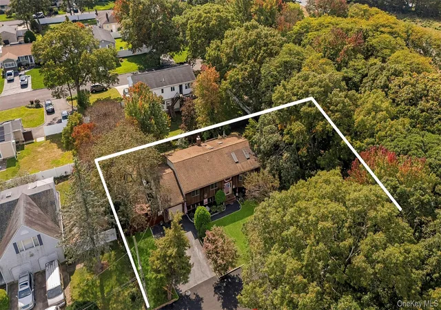 Photo 3 of Single family home for sale at 14 Mineola St, Brookhaven, NY 11742 | MLS# 1058722 | Listing updated on 2026-10-08