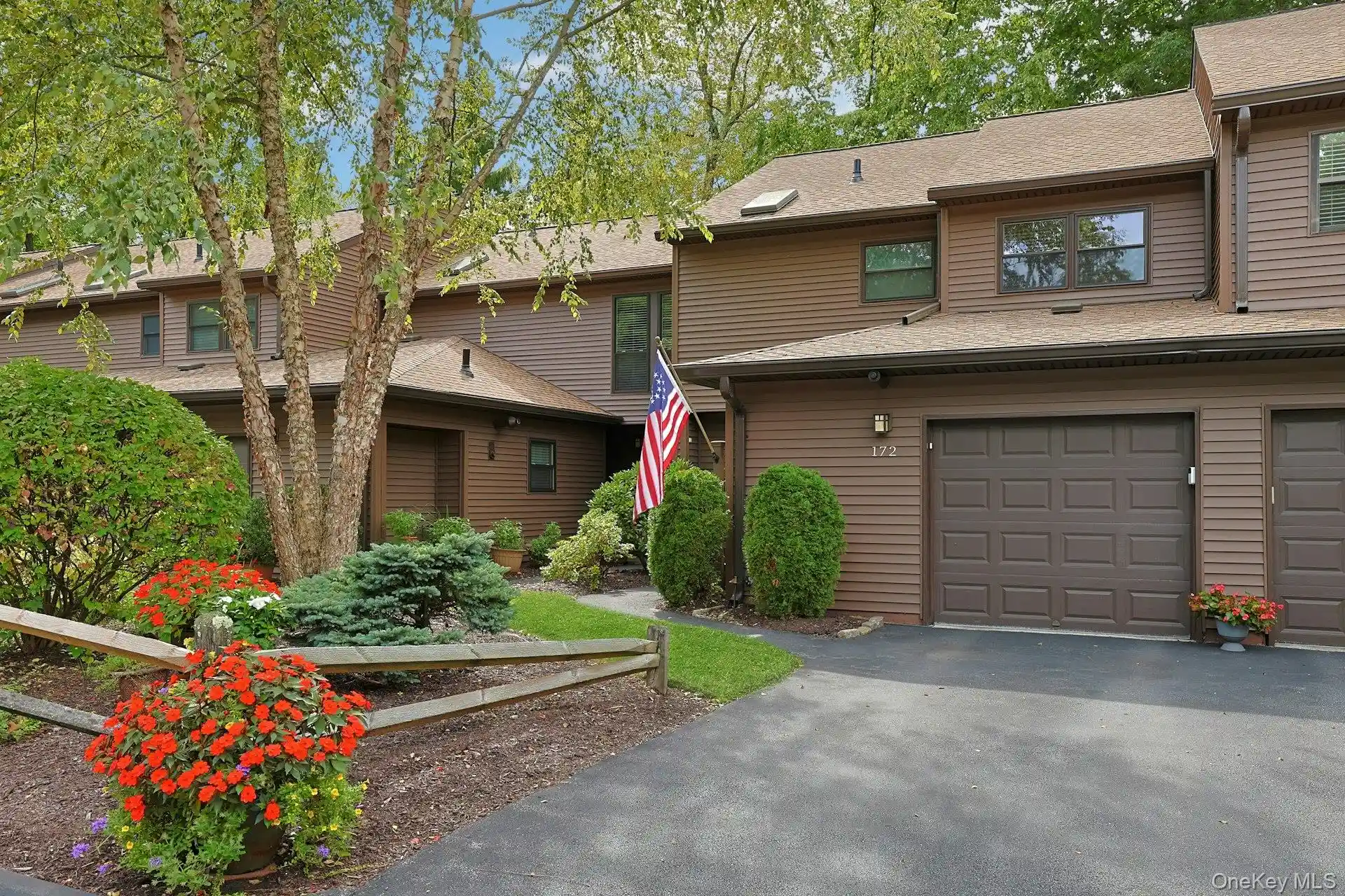 Listing Photo 2 - Condo for sale in 172 Woods Brooke Cir located at 172 Woods Brooke Cir, Ossining, NY 10562 - Unit 172 Woods Brooke Cir