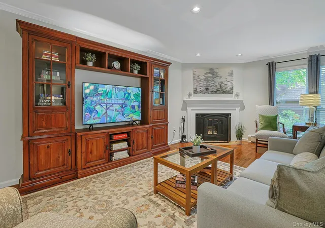 Listing Photo 5 - Condo for sale in building located at 172 Woods Brooke Cir, Ossining, NY 10562