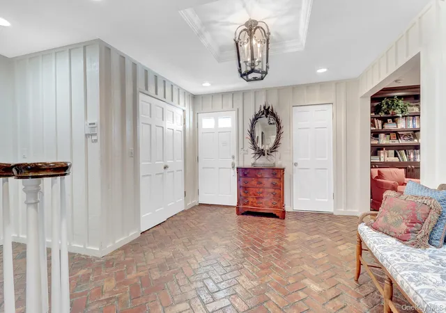 Photo 4 of Single family home for sale at 324 W Ivy Hl Rd, Hempstead, NY 11598 | MLS# 1058730 | Listing updated on 2026-10-07