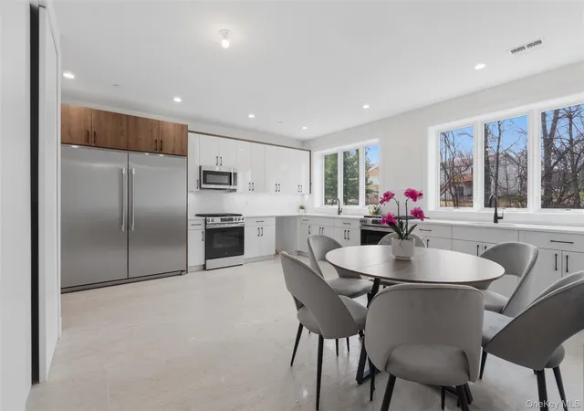 Listing Photo 5 - Condo for sale in building located at 5 Vly Wy, Ramapo, NY 10977 - Unit #120