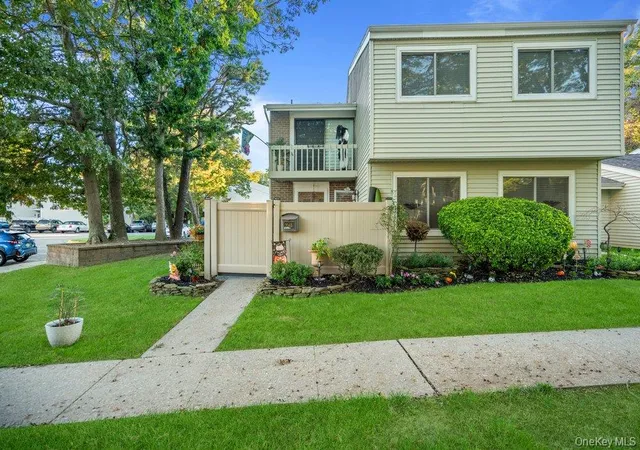 Photo 1 of Condo for sale at 204 Springmeadow Dr #B, Islip, NY 11741 | MLS# 1058761 | Listing updated on 2026-10-10