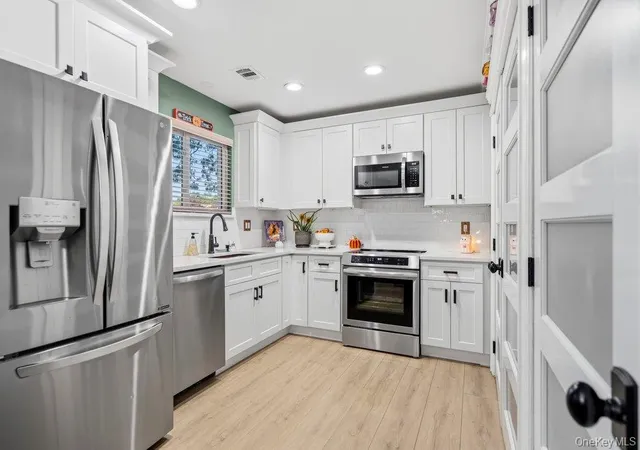 Photo 3 of Condo for sale at 204 Springmeadow Dr #B, Islip, NY 11741 | MLS# 1058761 | Listing updated on 2026-10-10