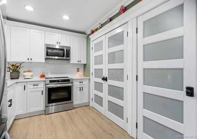 Photo 3 of Condo for sale at 204 Springmeadow Dr #B, Islip, NY 11741 | MLS# 1058761 | Listing updated on 2026-10-10