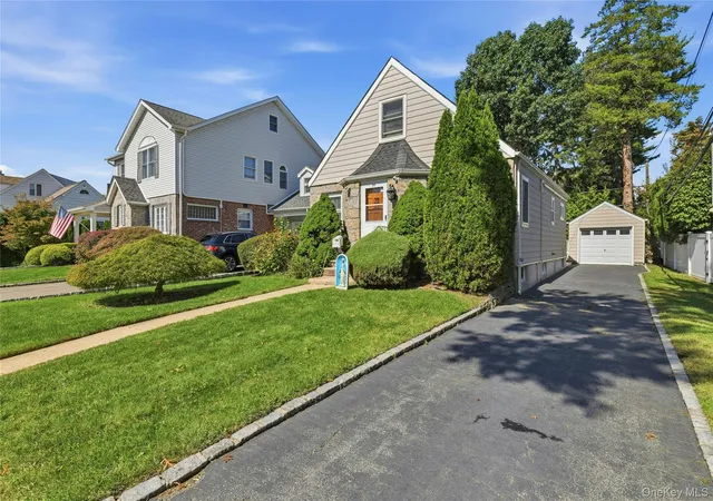 Photo 2 of Single family home for sale at 39 Primrose Dr, New Hyde Park, NY 11040 | MLS# 1058789 | Listing updated on 2026-10-09