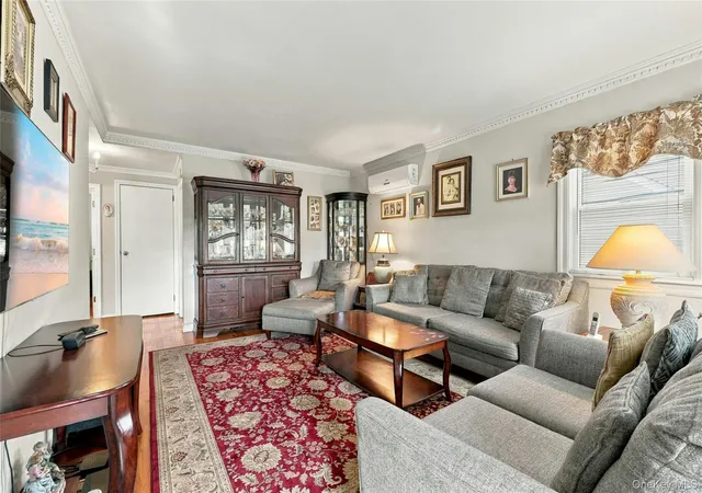 Photo 4 of Single family home for sale at 39 Primrose Dr, New Hyde Park, NY 11040 | MLS# 1058789 | Listing updated on 2026-10-09