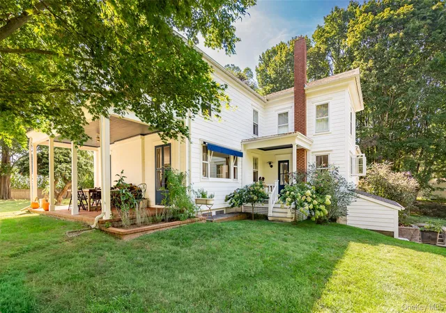 Photo 2 of Single family home for sale at 61 N Cartwright Rd, Shelter Island, NY 11964 | MLS# 1058792 | Listing updated on 2026-10-08