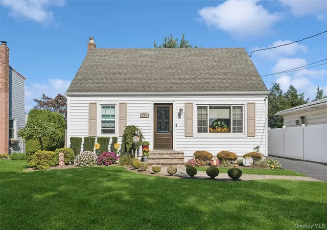 Single family home for sale at 295 N Atlanta Ave, Oyster Bay, NY 11758 | MLS# 1058794