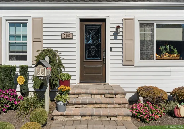 Photo 4 of Single family home for sale at 295 N Atlanta Ave, Oyster Bay, NY 11758 | MLS# 1058794 | Listing updated on 2026-10-25