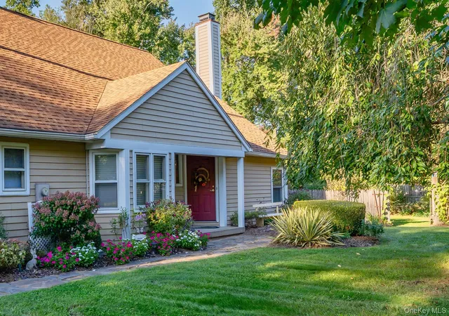 Photo 2 of Single family home for sale at 1 Cottonwood Cir, Saugerties, NY 12477 | MLS# 1058796 | Listing updated on 2026-10-09