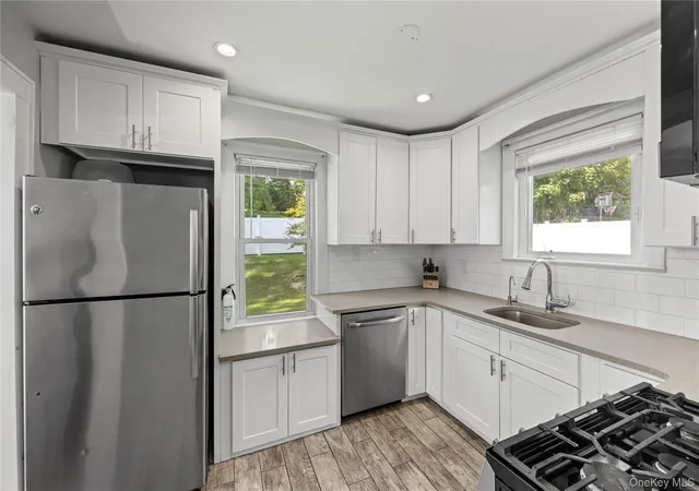 Photo 3 of Single family home for sale at 51 Sunrise Ter, Yonkers, NY 10703 | MLS# 1058799 | Listing updated on 2026-10-06