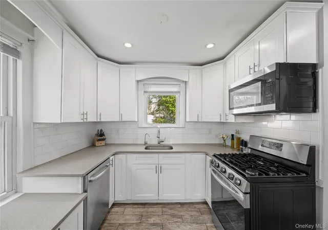 Photo 3 of Single family home for sale at 51 Sunrise Ter, Yonkers, NY 10703 | MLS# 1058799 | Listing updated on 2026-10-06