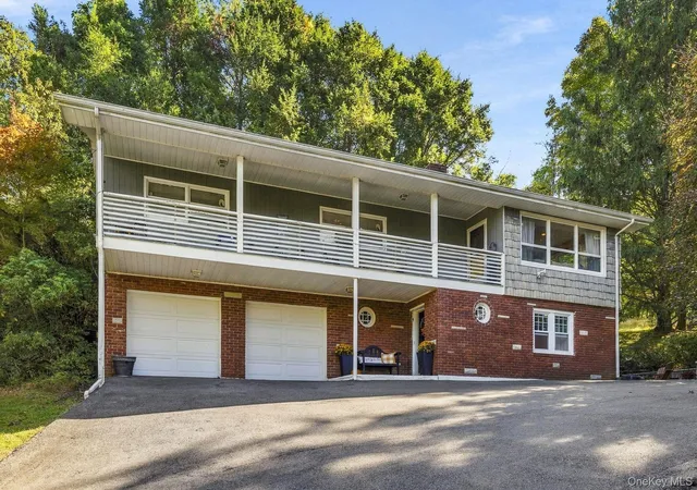 Photo 2 of Single family home for sale at 33 Virginia Ln, Thornwood, NY 10594 | MLS# 1058851 | Listing updated on 2026-10-08