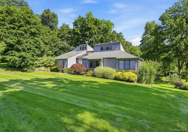 Photo 3 of Single family home for sale at 1 Kings Grant Way, Briarcliff Manor, NY 10510 | MLS# 1058853 | Listing updated on 2026-10-08