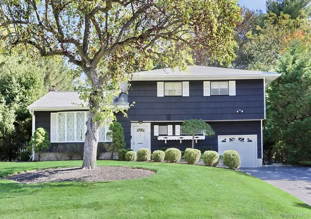 Photo 3 of Single family home for sale at 34 Radcliff Dr, Clarkstown, NY 10956 | MLS# 1058857 | Listing updated on 2026-10-10