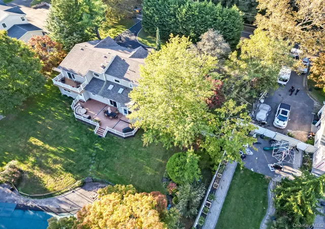 Photo 1 of Single family home for sale at 442 Wolf Hl Rd, Huntington, NY 11746 | MLS# 1058916 | Listing updated on 2026-10-08