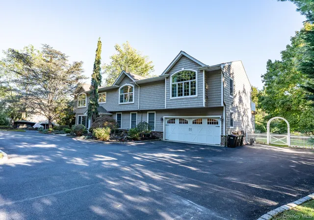 Photo 1 of Mansion for sale at 442 Wolf Hl Rd, Huntington, NY 11746 | MLS# 1058916 | Listing updated on 2026-10-09