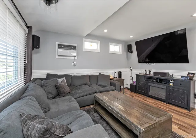 Photo 4 of Single family home for sale at 85 Ferndale Blvd, Islip, NY 11751 | MLS# 1058921 | Listing updated on 2026-10-28
