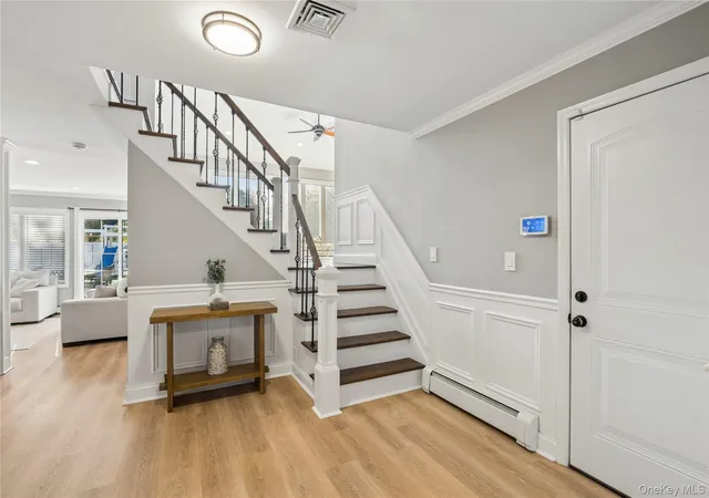 Photo 3 of Single family home for sale at 29 Voorhis Dr, Oyster Bay, NY 11804 | MLS# 1058927 | Listing updated on 2026-10-09