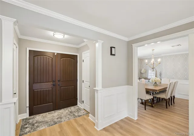 Photo 3 of Single family home for sale at 29 Voorhis Dr, Oyster Bay, NY 11804 | MLS# 1058927 | Listing updated on 2026-10-09