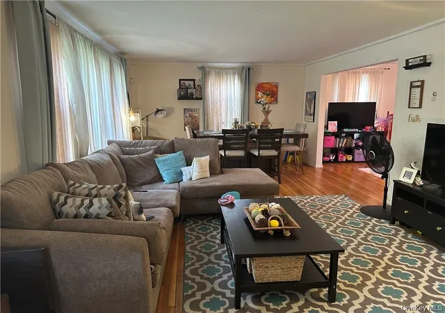 Photo 3 of House for sale at 111 Lawrence Park Crescent #111, Yonkers, NY 10708 | MLS# 1058983 | Listing updated on 2026-10-08