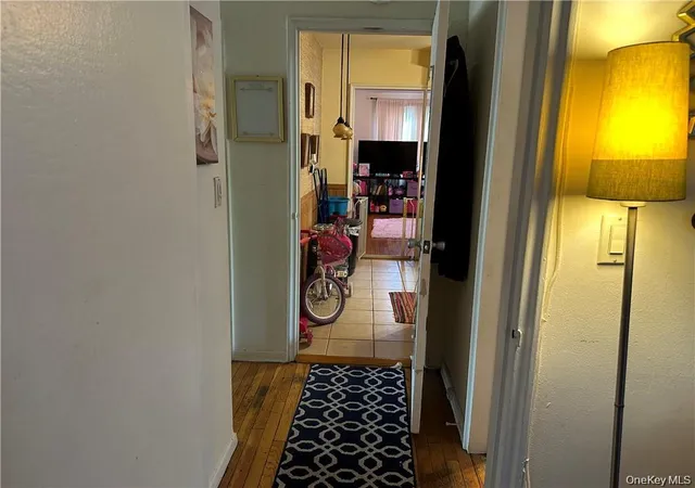 Photo 4 of House for sale at 111 Lawrence Park Crescent #111, Yonkers, NY 10708 | MLS# 1058983 | Listing updated on 2026-10-08