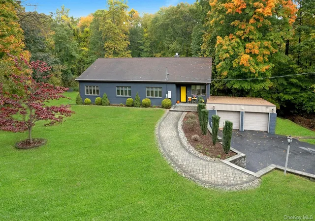 Photo 3 of Single family home for sale at 201 Bardonia Rd, Clarkstown, NY 10954 | MLS# 1058985 | Listing updated on 2026-10-21
