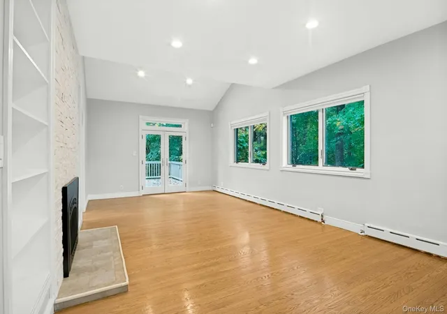 Photo 3 of Single family home for sale at 201 Bardonia Rd, Clarkstown, NY 10954 | MLS# 1058985 | Listing updated on 2026-10-21