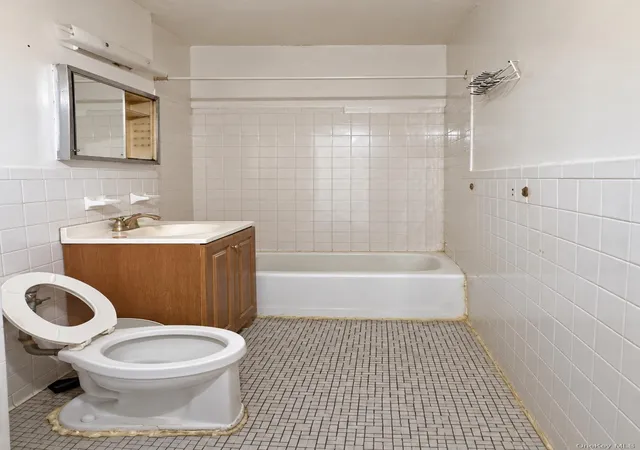 Photo 4 of House for sale at 86-16 60th Avenue #3J, Elmhurst, NY 11373 | MLS# 1058991 | Listing updated on 2026-10-06