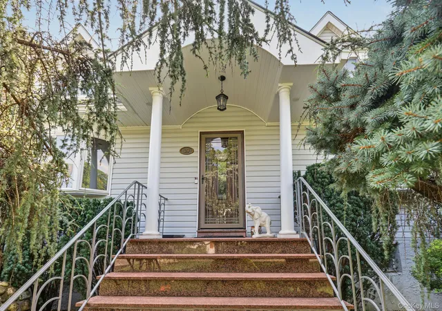 Photo 1 of Single family home for sale at 19 Avondale Rd, Harrison, NY 10528 | MLS# 1059018 | Listing updated on 2026-10-26